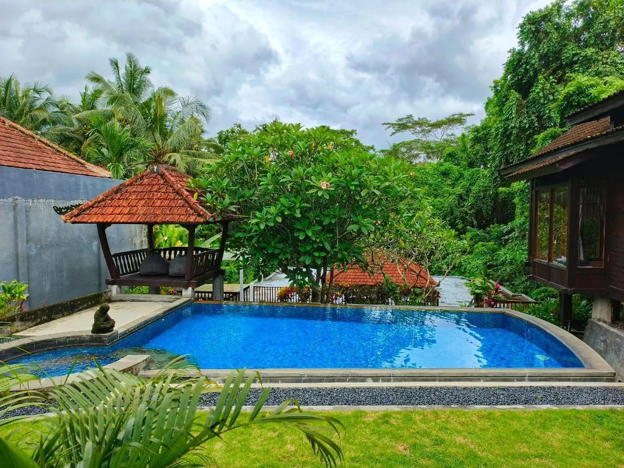 Malathi Homey House With Green View Ubud